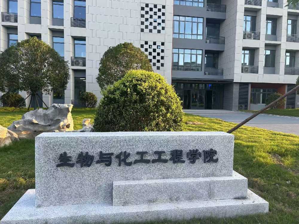 昌吉回族自治州扬州职业大学体育场高杆灯项目